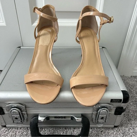 Michael Kors Nude Patent Leather Strappy Heels – Size 7.5 - Picture 5 of 7